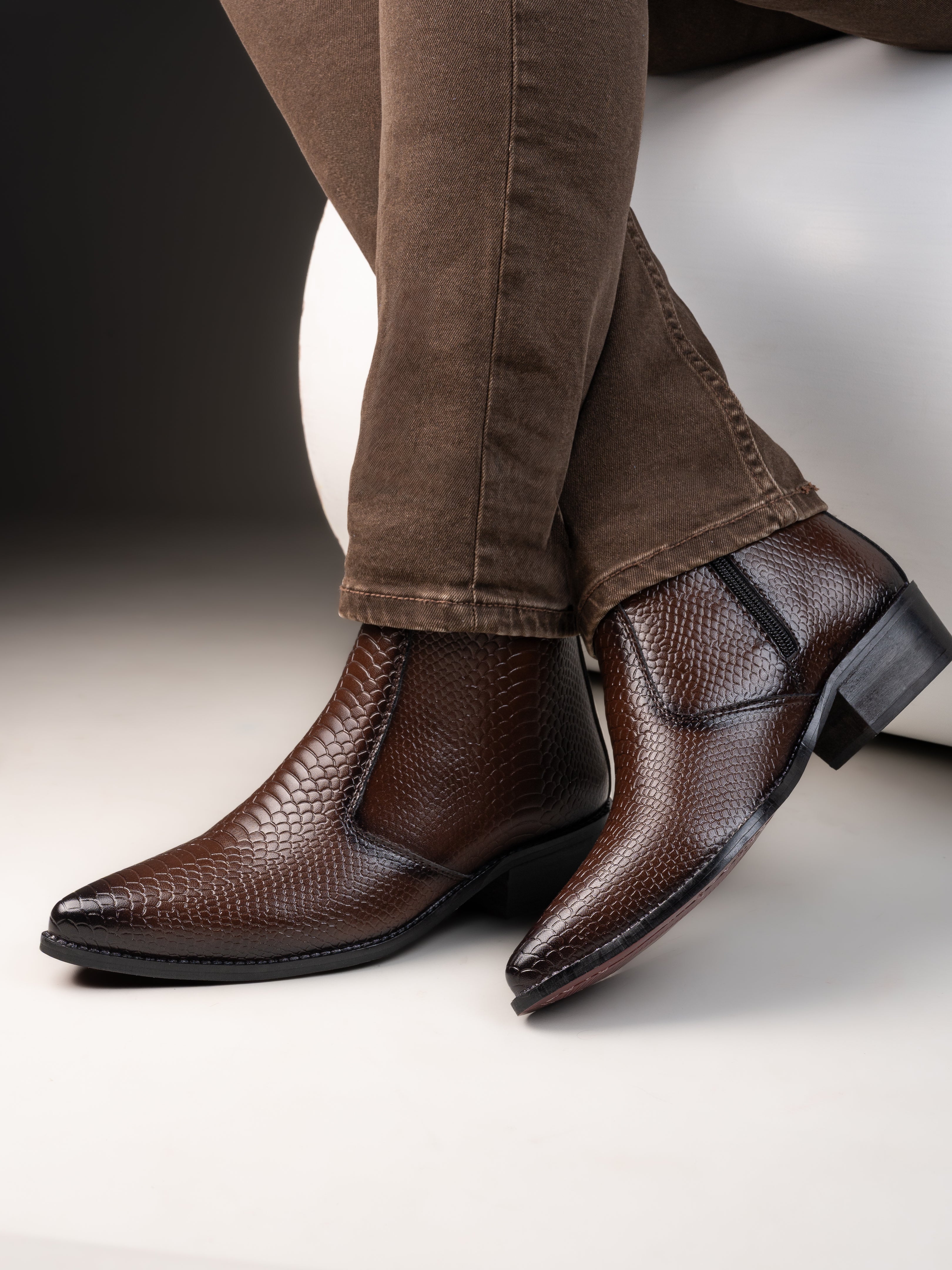 Men Textured Pointed-Toe Casual Chelsea Boots – FRANKROMELLO
