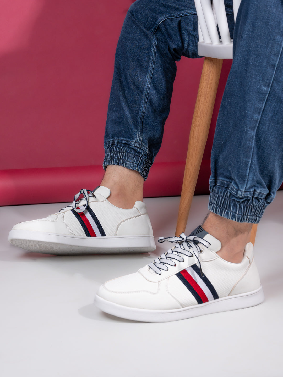 Men Round Toe Lace-Up Sneakers