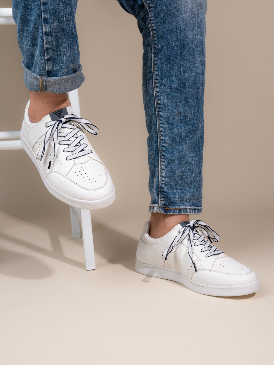 Men Round Toe Smart Casual Lace-Up Sneakers