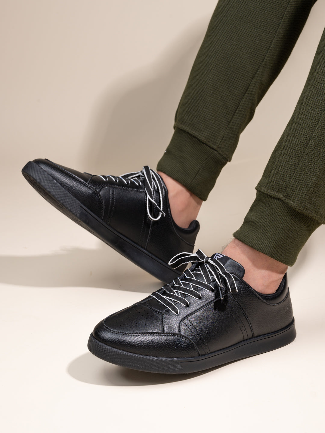 Men Round Toe Smart Casual Lace-Up Sneakers